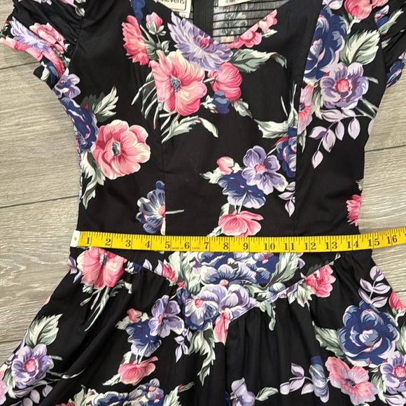 Vintage Floral Dress - Picture 6 of 16